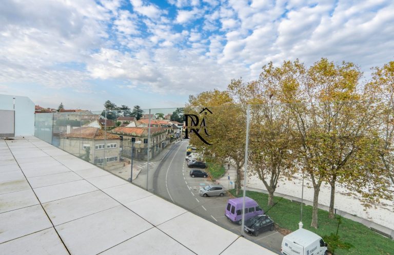 atico con terraza frente al mar en vigo